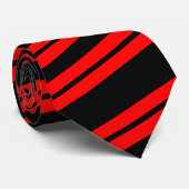 Diagonale rote Streifen auf schwarzer Krawatte (Gerollt)