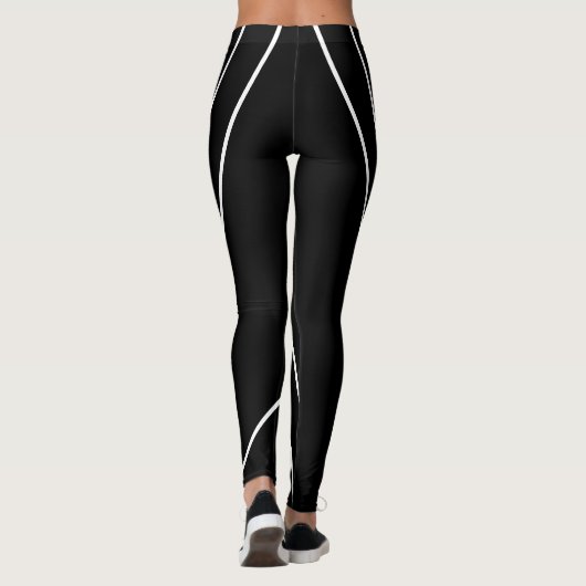 Diagonale Streifen auf schwarzen und weißen Leggin Leggings (Rückseite)