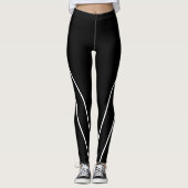 Diagonale Streifen auf schwarzen und weißen Leggin Leggings (Vorderseite)