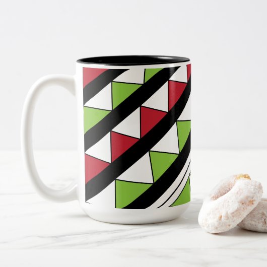 Diagonale Streifen grün gelbe Dreiecke Moderne Zweifarbige Tasse (Mit Donut)
