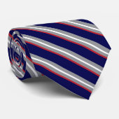 Diagonale Streifen in weißem, in Rotem, Grau und Krawatte (Gerollt)