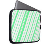 Diagonaler Streifen ~ Meeresschaum grün Laptopschutzhülle (Vorne Rechts)