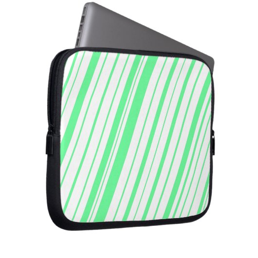Diagonaler Streifen ~ Meeresschaum grün Laptopschutzhülle (Vorne Rechts)