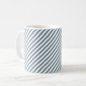 Diagonales blau-weiß gestreiftes Muster Kaffeetasse (Vorderseite Links)