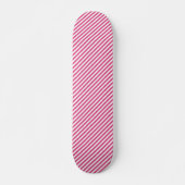 Diagonales rosa-weiße Streifenmuster Skateboard (Vorne)