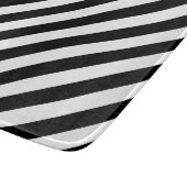 Diagonales Streifen-Schwarzweiss-Muster Schneidebrett (Ecke)