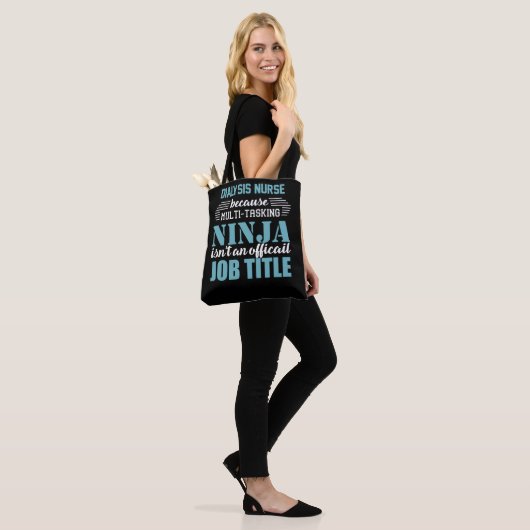 Dialyse Nurse durch Multitasking Ninja Tasche (Am Model)