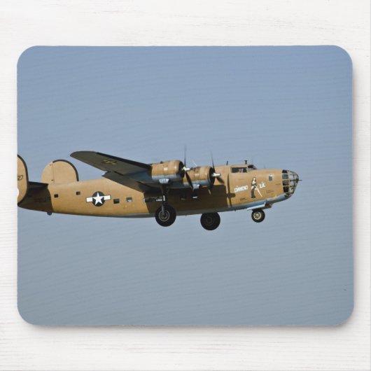 Diamant Lil B-24 Bomber, landend bei Oshkosh, Mousepad (Vorne)