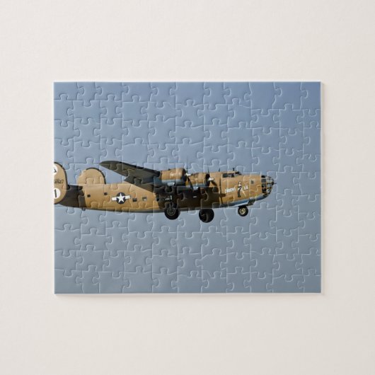 Diamant Lil B-24 Bomber, landend bei Oshkosh, Puzzle (Horizontal)