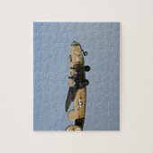 Diamant Lil B-24 Bomber, landend bei Oshkosh, Puzzle (Vertikal)