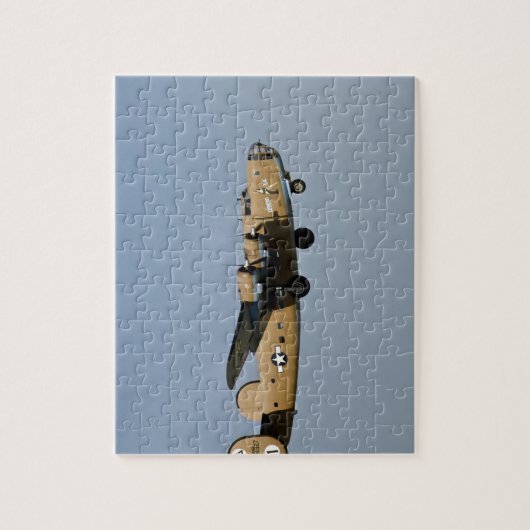 Diamant Lil B-24 Bomber, landend bei Oshkosh, Puzzle (Vertikal)