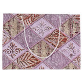 Diamantdesigns in Pinks Große Geschenktüte (Rückseite)