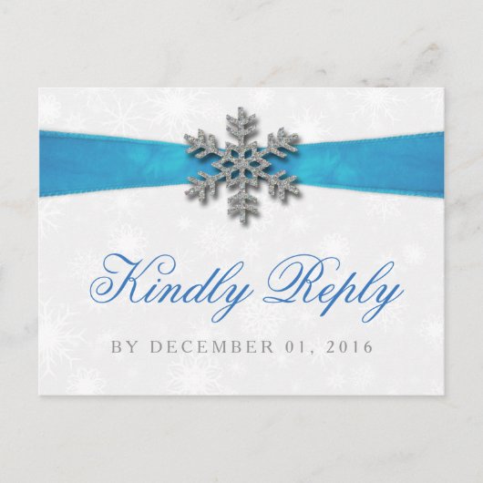 Diamante Snowflake & Blue Ribbon Winter Wedding Einladungspostkarte (Vorderseite)