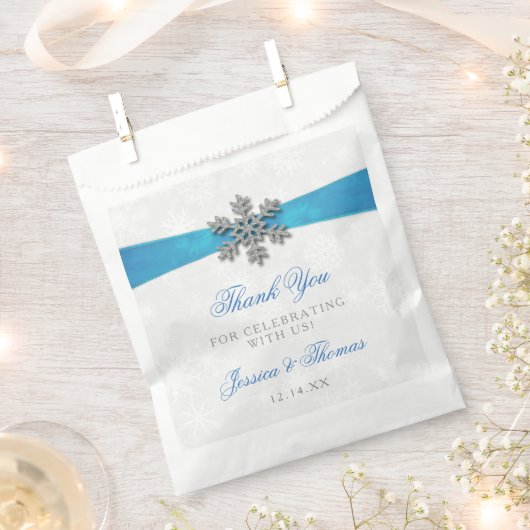 Diamante Snowflake & Blue Ribbon Winter Wedding Geschenktütchen (Ausgeschnitten)