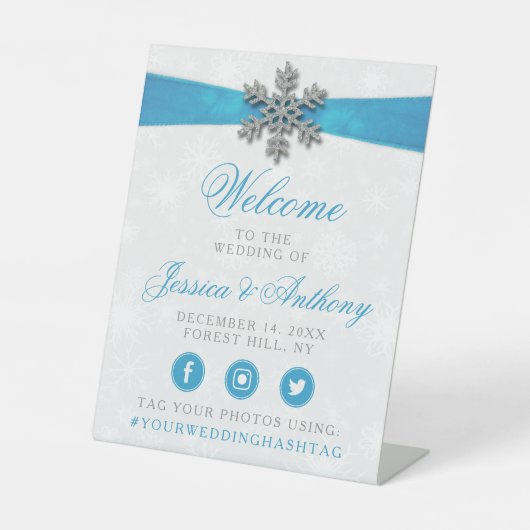 Diamante Snowflake & Blue Ribbon Winter Wedding Sockelschild (Vorderseite)