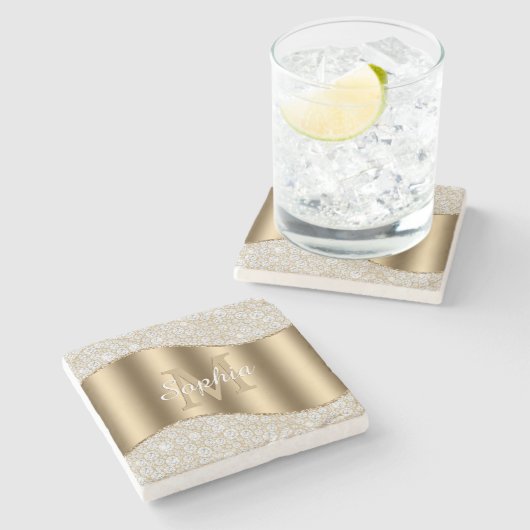 Diamanten, große Goldmonogramm, weißer Skriptname Steinuntersetzer (Seitenansicht)