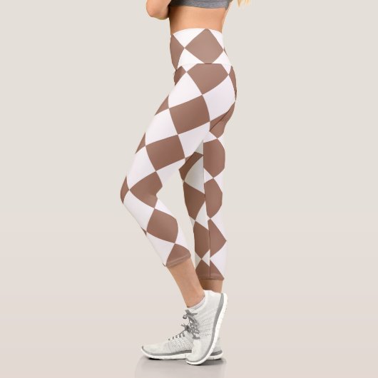 Diamantenmuster in Weiß und Mocha Mousse Capri Leggings (Links)