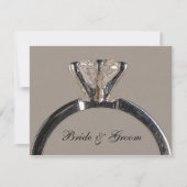 Diamantring auf der Ankündigung der grauen Verlobu (Vorderseite)