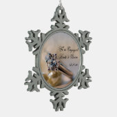 Diamantring und Perlen-Verlobung Schneeflocken Zinn-Ornament (Links)