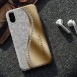 Diamond Bling Gold Metal Personalisiertes Skript Case-Mate iPhone Hülle<br><div class="desc">Jeder Glitzer oder Diamanten im Design sind Fotos und simuliert. Dieses Design kann in dem Bereich personalisiert werden, der durch das Ändern des Fotos und/oder Textes zur Verfügung gestellt wird. Sie können auch angepasst werden, indem Sie auf Vorlage personalisieren klicken und dann auf die Schaltfläche klicken, um weitere Optionen anzupassen,...</div>