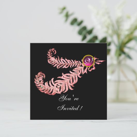 DIAMOND FEATHERS MONOGRAM, rote Ruby, rosa Einladung (Stehend Vorderseite)