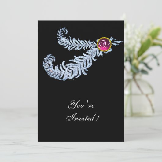 DIAMOND FEATHERS MONOGRAM, rote Ruby, rosa Einladung (Stehend Vorderseite)