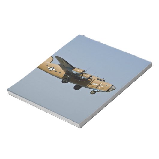 Diamond Lil B-24 Bomber, Landung in Oshkosh, Notizblock (Rotiert)