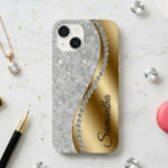 Diamond Look Gold Metal Personalisiert Glam Case-Mate iPhone 14 Hülle<br><div class="desc">Jeder Glitzer oder Diamanten im Design sind Fotos und simuliert. Dieses Design kann in dem Bereich personalisiert werden, der durch das Ändern des Fotos und/oder Textes zur Verfügung gestellt wird. Sie können auch angepasst werden, indem Sie auf Vorlage personalisieren klicken und dann auf die Schaltfläche klicken, um weitere Optionen anzupassen,...</div>