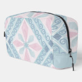 diamond shaped blue pattern waschbeutel (Rechte Ecke)