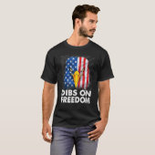 Dibs on Freedom 4th of July US Flag Firecrackers T-Shirt (Vorne ganz)