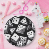 Dice Delight: Eine geometrische Kaskade Pappteller (Party)