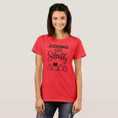 DICH STILL BEURTEILEND T-Shirt (Vorne ganz)