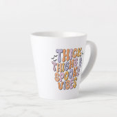 Dick Thighs & Spooky Vibes Milchtasse (Rechte Ecke)