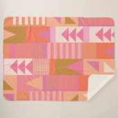 Dicke geometrische Muster in Rosa und Orange Sherpadecke (Vorderseite (Horizontal))