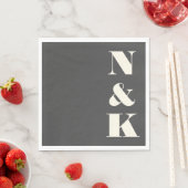 Dicke moderne Monogramm-Initialen Schwarz-weiße Ho Serviette (Beispiel)