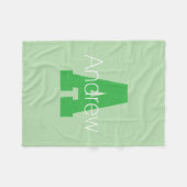 Dicke moderne Monogramm | Pale & Kelly Green Fleecedecke (Vorderseite (Horizontal))