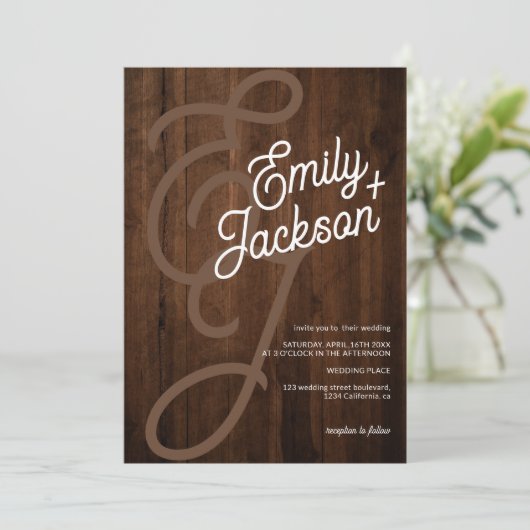 Dicke Monogramm Namen rustikales Holz qr Code Hoch Einladung (Stehend Vorderseite)