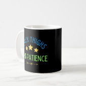Dicke Oberschenkel, dünne Geduld - Sassy & Confide Kaffeetasse (Vorderseite Links)