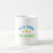 Dicke Oberschenkel, dünne Geduld - Sassy & Confide Kaffeetasse (Mittel)