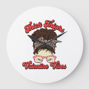 Dicke Oberschenkel Valentinstags-Vibes Große Wanduhr
