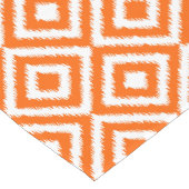Dicke Orange Ikat Squares Mosaik Art Pattern Kurzer Tischläufer (Ecke)