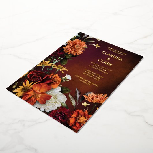 Dicke Orange Rust Fall Floral Moderne Hochzeit Folieneinladung (Gedreht)