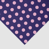 Dicke rosa Polka Punkte auf Navy Blue Seidenpapier (Ausschnitt)