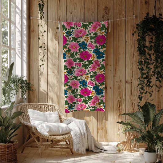 Dicke rosa und blaue Flora auf Cream Fleece Blanko