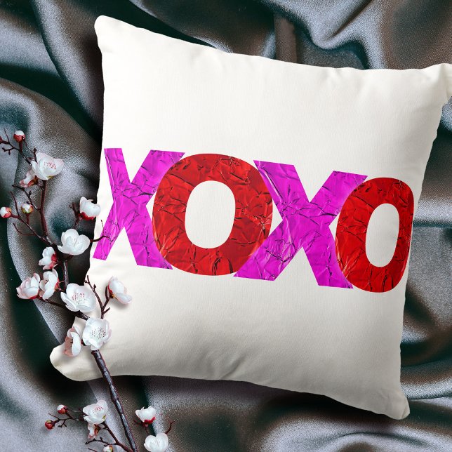 Dicke rosa XOXO Graphic Valentine's Day Modern Kissen (Von Creator hochgeladen)