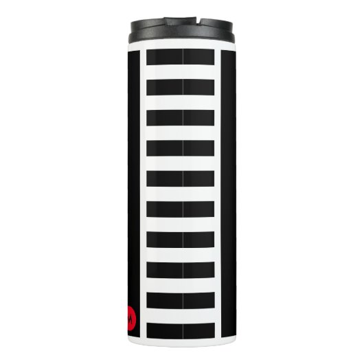 Dicke Schwarz-weiße Streifen mit Tiny Red Monogram Thermosbecher (Rückseite)