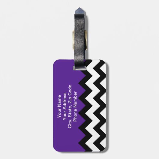 Dicke Schwarz-weiße Zigzag Streifen & Eggplant Vio Gepäckanhänger (Rückseite vertikal)