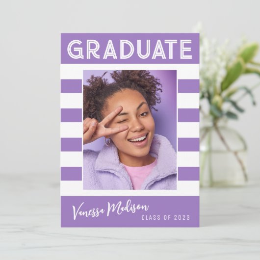 Dicke Streifen Einfaches Retro-Graduate Foto Viole Ankündigung (Stehend Vorderseite)