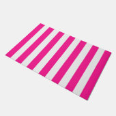Dicke vertikale Streifen tief rosa und weiß gestre Fußmatte (Schrägansicht)