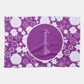 Dicke violette Blumen Blumenmuster mit Namen Geschirrtuch (Horizontal)